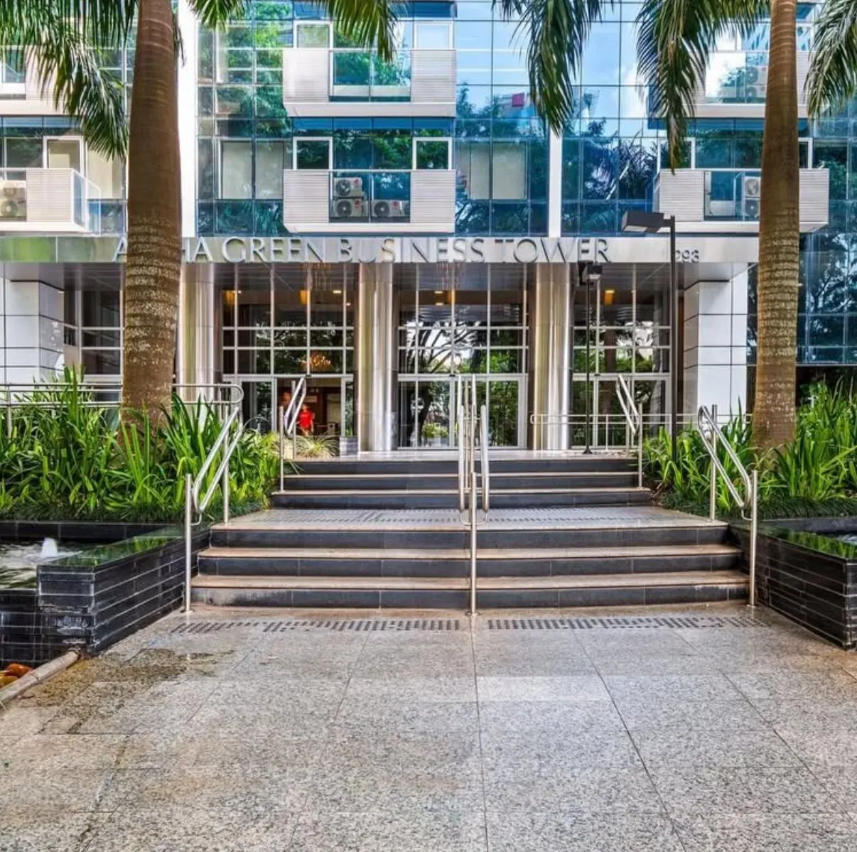 Entrada do Alpha Green Business Tower