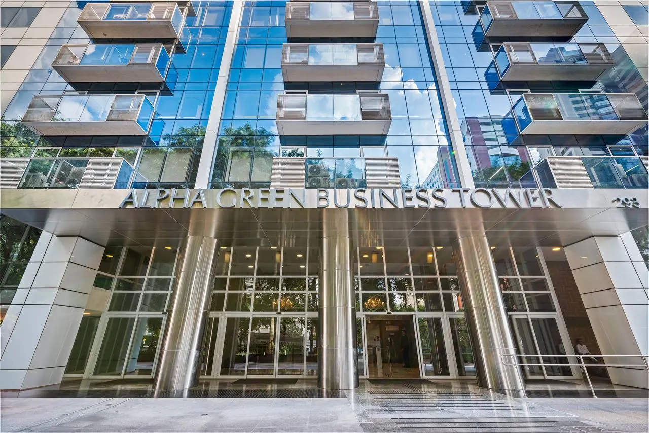 Fachada do Alpha Green Business Tower, em Alphaville